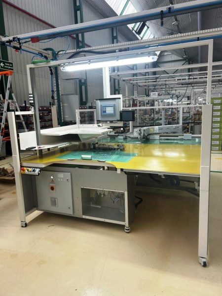 Maquina costura CNC